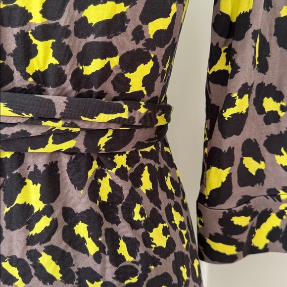DVF Diane Von Furstenberg JEANNE Silk Jersey Wrap Dress Snow Leopard Grey Size 4 - Picture 9 of 13